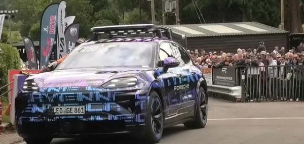 巨人配资 破纪录轻描淡写！全新保时捷Cayenne EV原型车刷新爬坡赛速度纪录