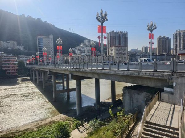 盈丰配资 陕西旬阳跳河新郎已找到 此前官方通报男子婚礼前因琐事跳河